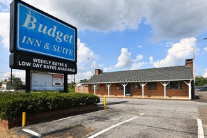 Front of property - Budget Inn and Suites (Mount Ephraim)