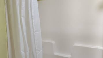 Room, 1 King Bed, Smoking | Bathroom