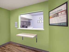 Lobby - WoodSpring Suites San Antonio North Live Oak I-35 (San Antonio)