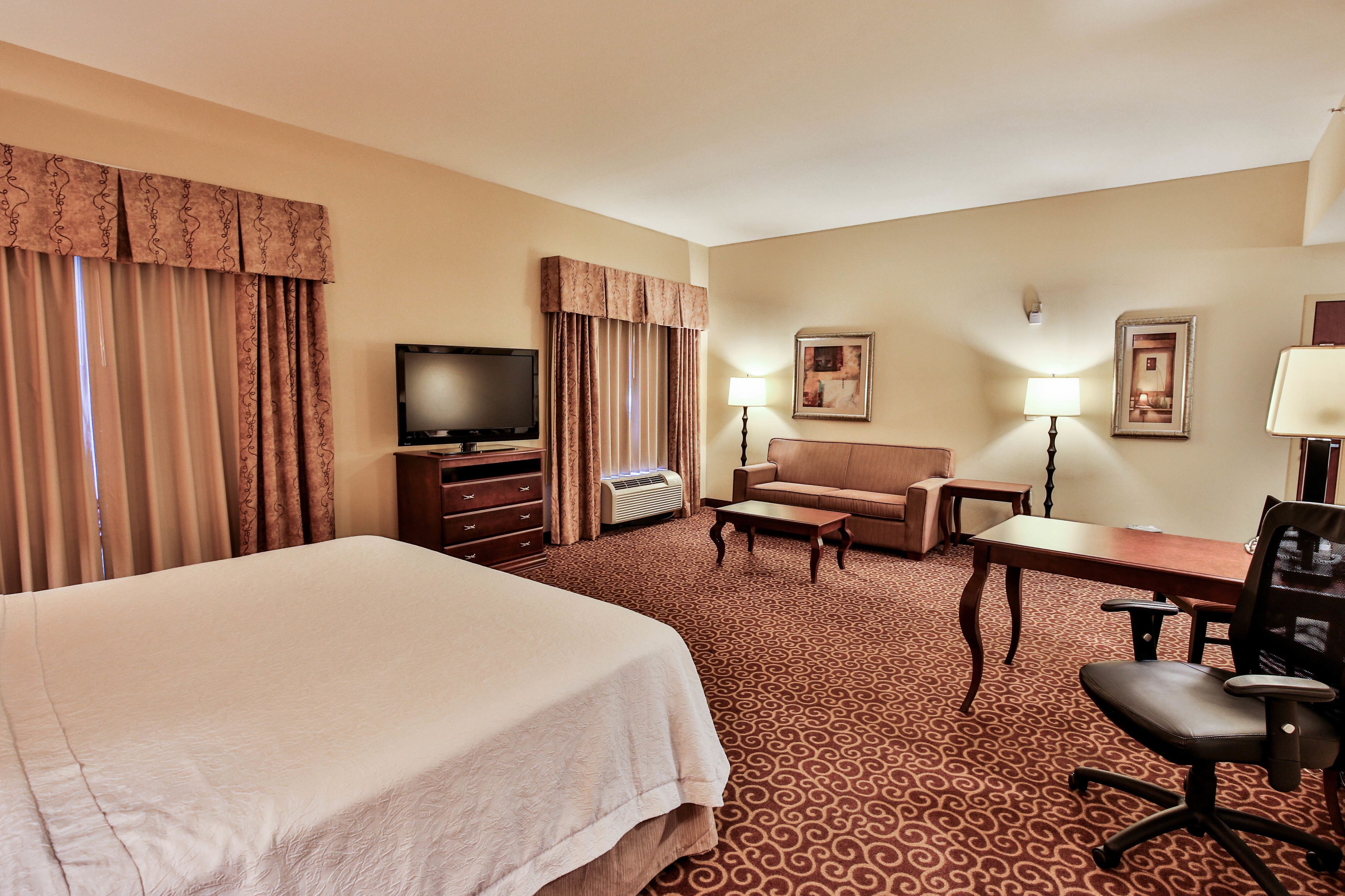 one king studio suite non smoking | premium bedding, in-room safe, desk, iron/ironing board