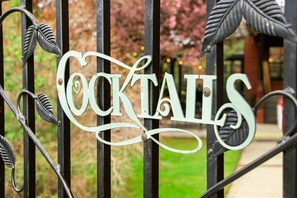 American cuisine, garden views  - Chamberlin Inn Cody (Cody)
