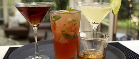 Bar Ă cocktails, vue sur le jardin, ouvert tous les jours