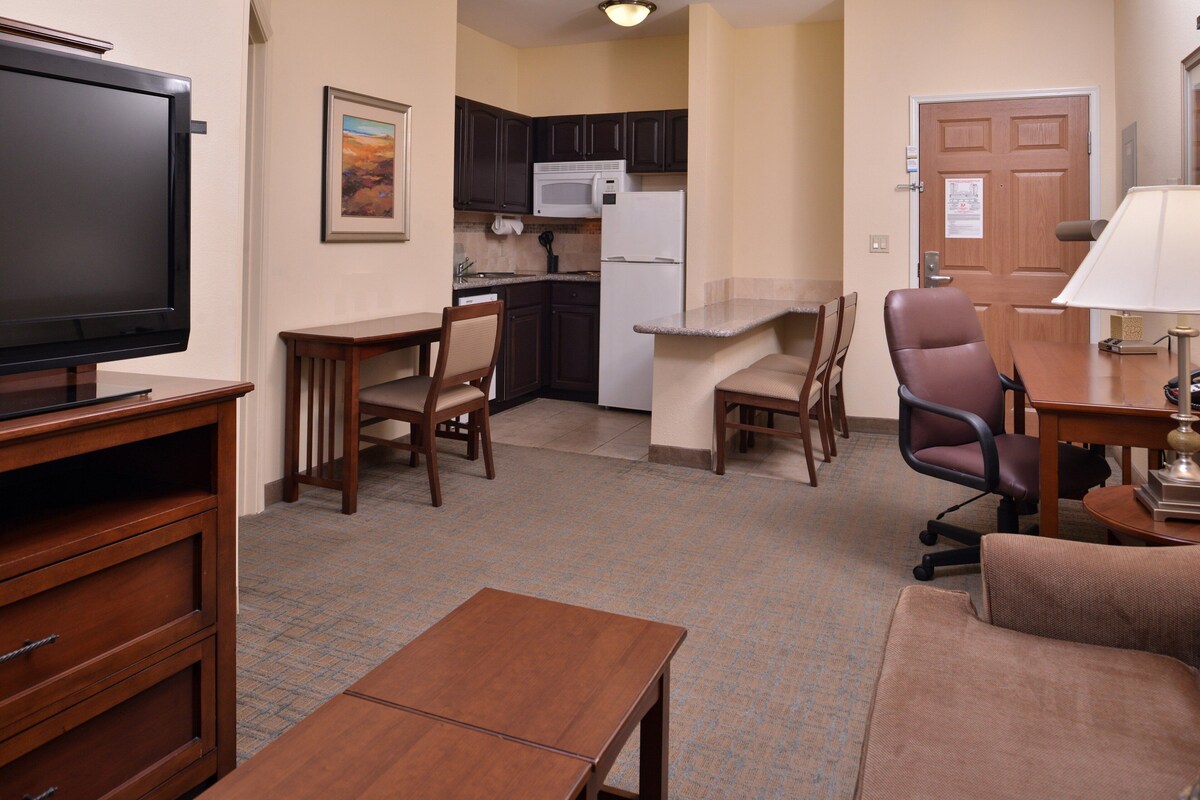 Desk, iron/ironing board, travel cot, free WiFi