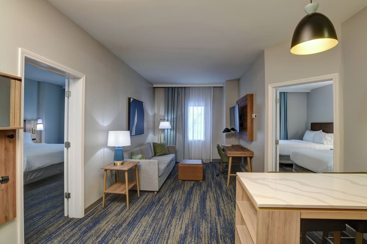 1 Schlafzimmer, Schreibtisch, Bügeleisen/Bügelbrett, Reisekinderbett