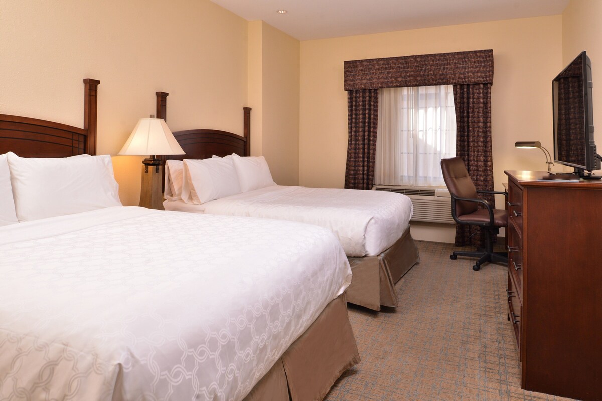 Suite, 2 Bedrooms, Kitchen | Desk, iron/ironing board, travel cot, free WiFi