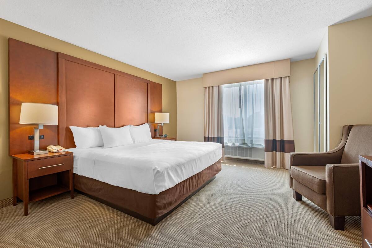 Desk, blackout curtains, iron/ironing board, free WiFi