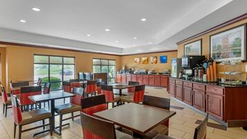 Esmorzar diari d'estil bufet gratuït