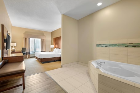 Desk, blackout drapes, iron/ironing board, free WiFi. Comfort Suites South Bend near Casino