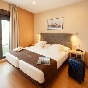 Double Room, Terrace | Minibar, in-room safe, desk, free WiFi