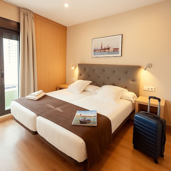 Habitación doble, terraza | Minibar, caja fuerte, escritorio y wifi gratis