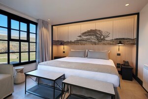 1 多间卧室、高档床上用品、客房内保险箱、办公桌