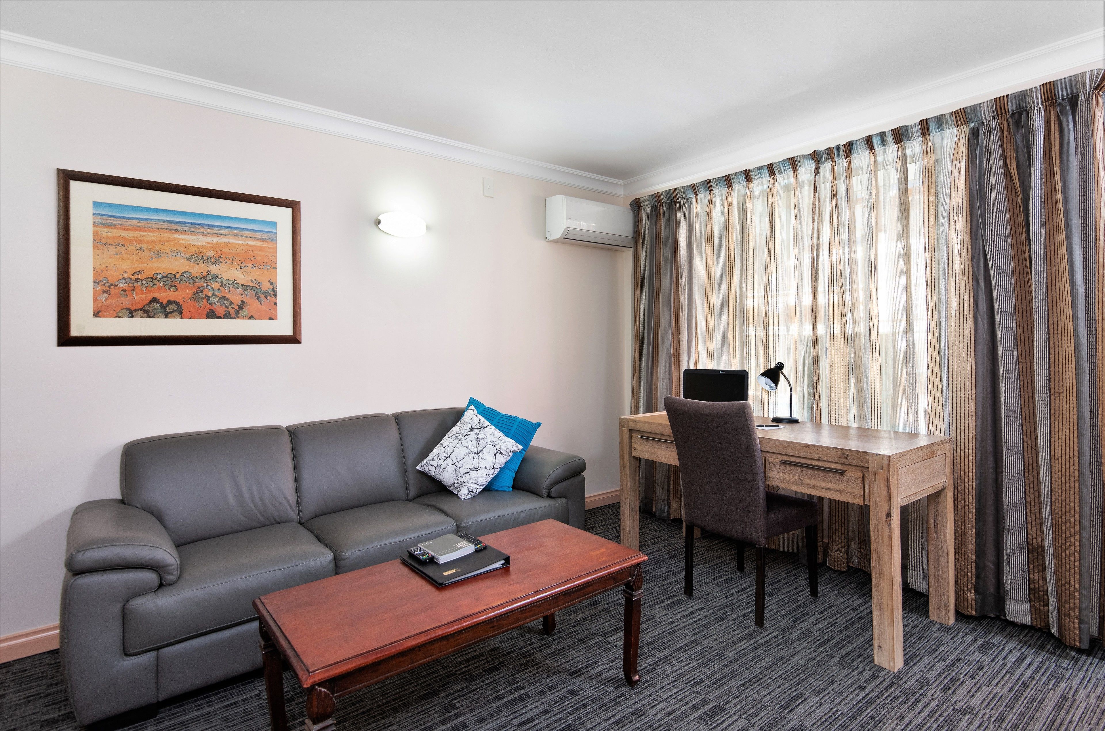 Standaard appartement, 1 slaapkamer, niet-roken, keuken (Apartment) | Badkamer | Een douche, gratis toiletartikelen, een haardroger, handdoeken