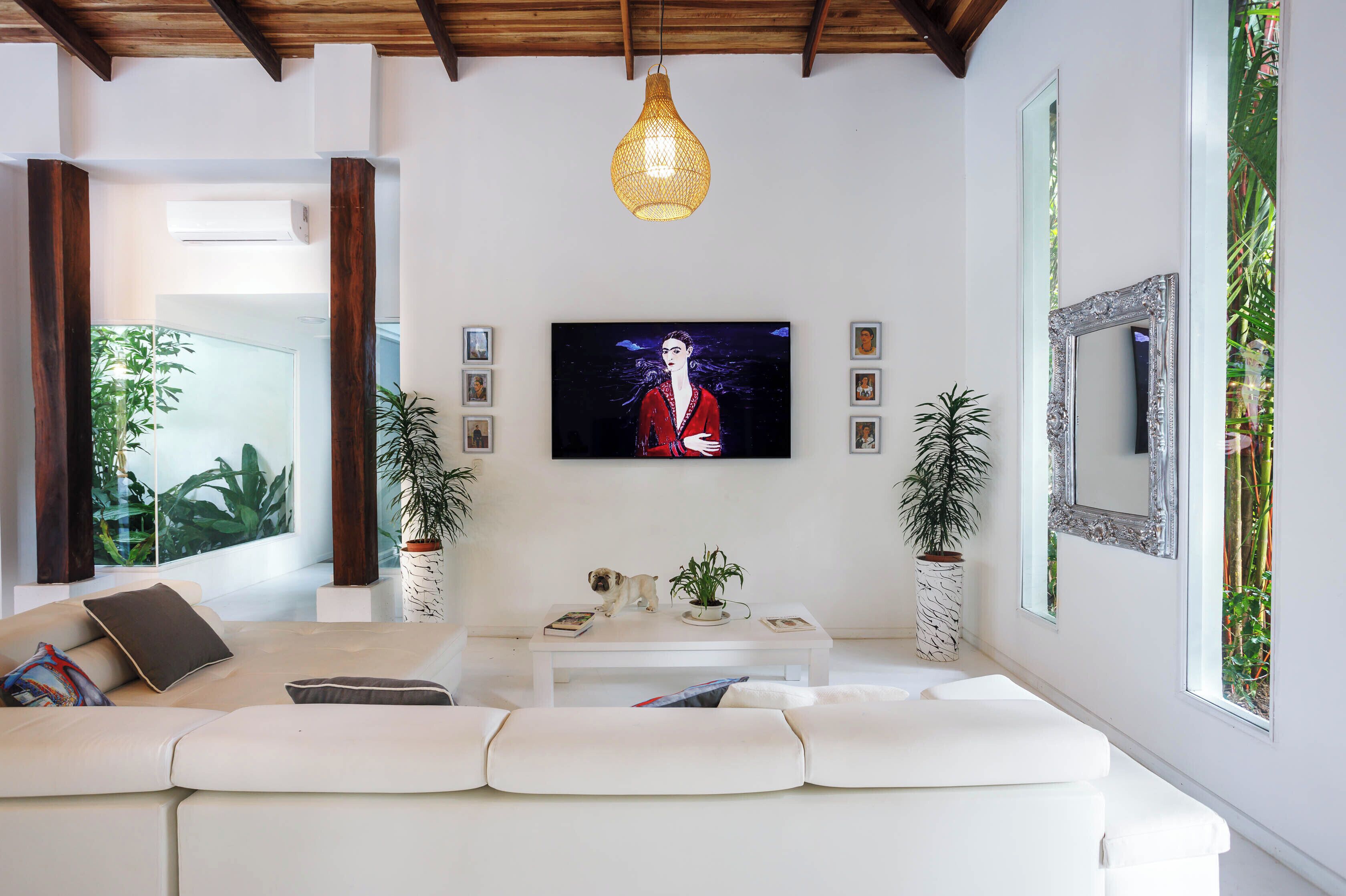 villa de lujo frida | living area | smart tv