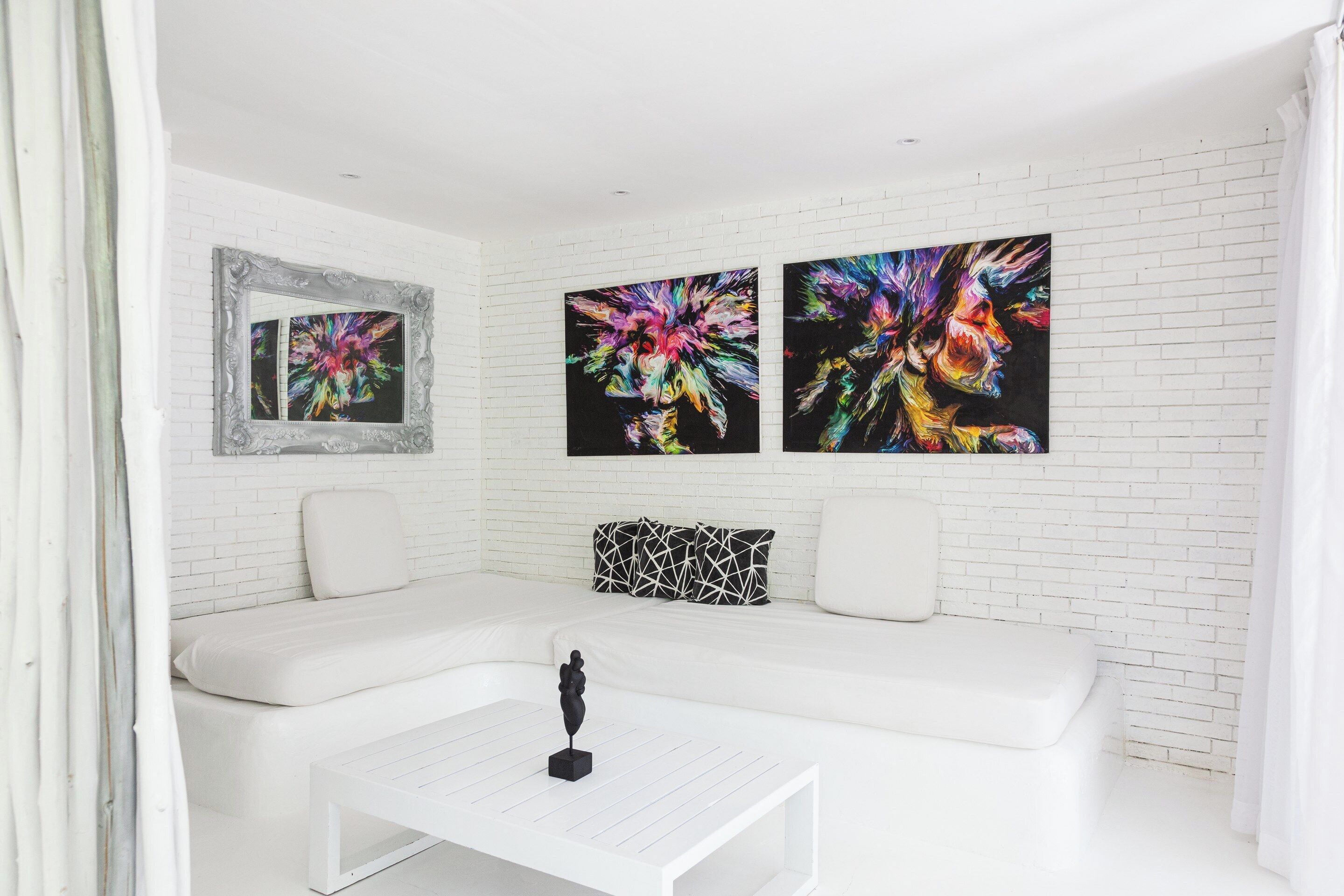 suite, oceanfront | living area | smart tv