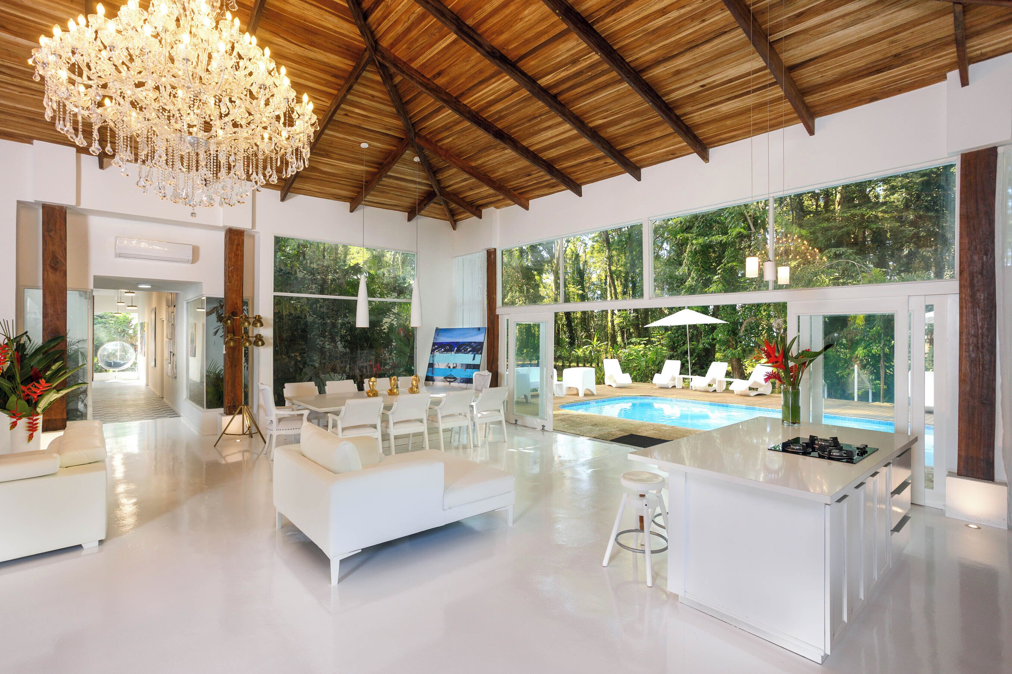 Villa Paparazzi Offsite (1 km from hotel) | Living area | Smart TV