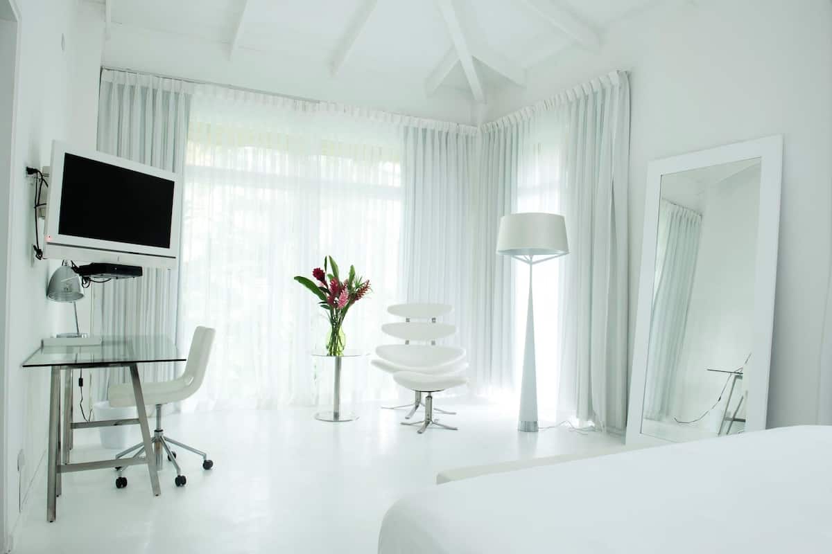 Suite – design | Sengetøy av topp kvalitet, minibar, safe på rommet og blendingsgardiner