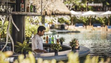 4 bares o lounges, bar junto a la alberca, bar en la playa