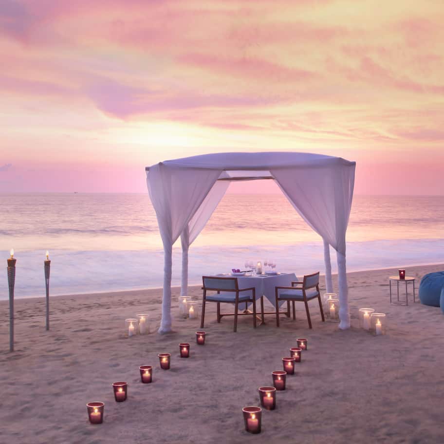 5 restaurants, serveren ontbijt, lunch, diner, Thaise gerechten