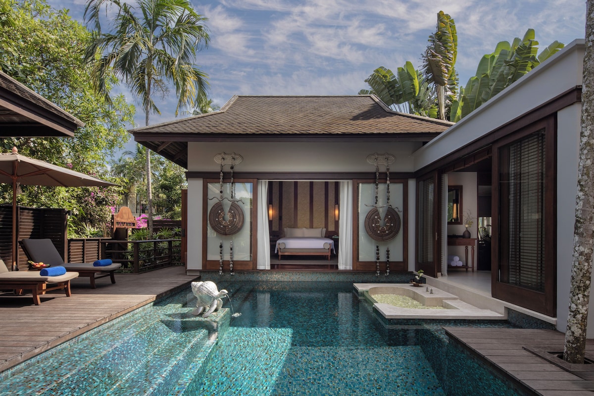 Sala Pool Villa | Ylelliset vuodevaatteet, untuvapeitot, pillowtop-patjalliset sängyt
