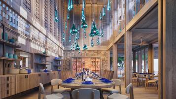 5 restaurants, breakfast, lunch, dinner served; Thai cuisine