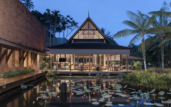 5 restaurants; ze serveren er ontbijt, lunch en diner 
