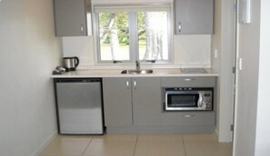 Apartment, 2 Bedrooms | Private kitchen