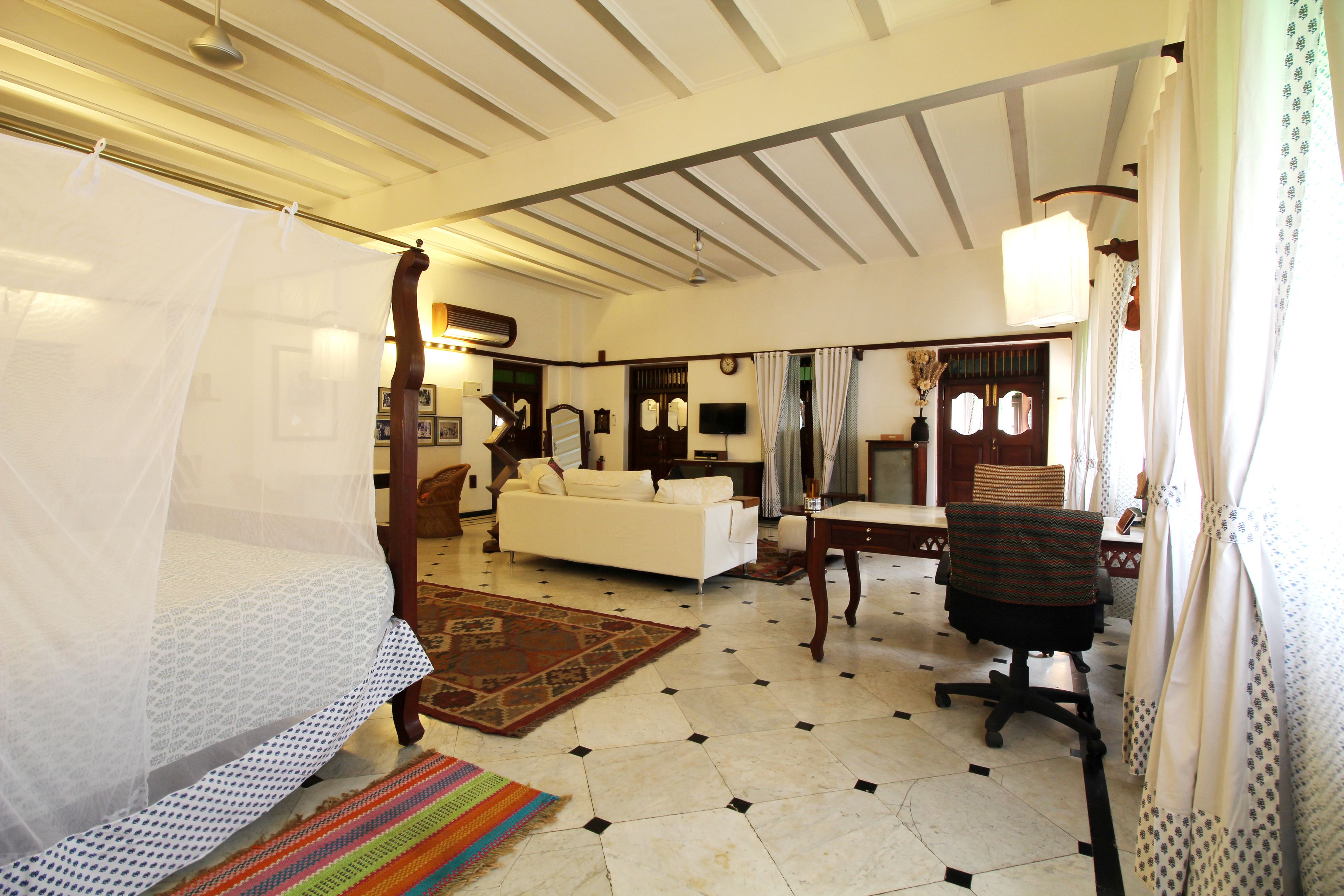 hmg mangaldas suite with airport pick-up	 | 1 bedroom, premium bedding, minibar, in-room safe