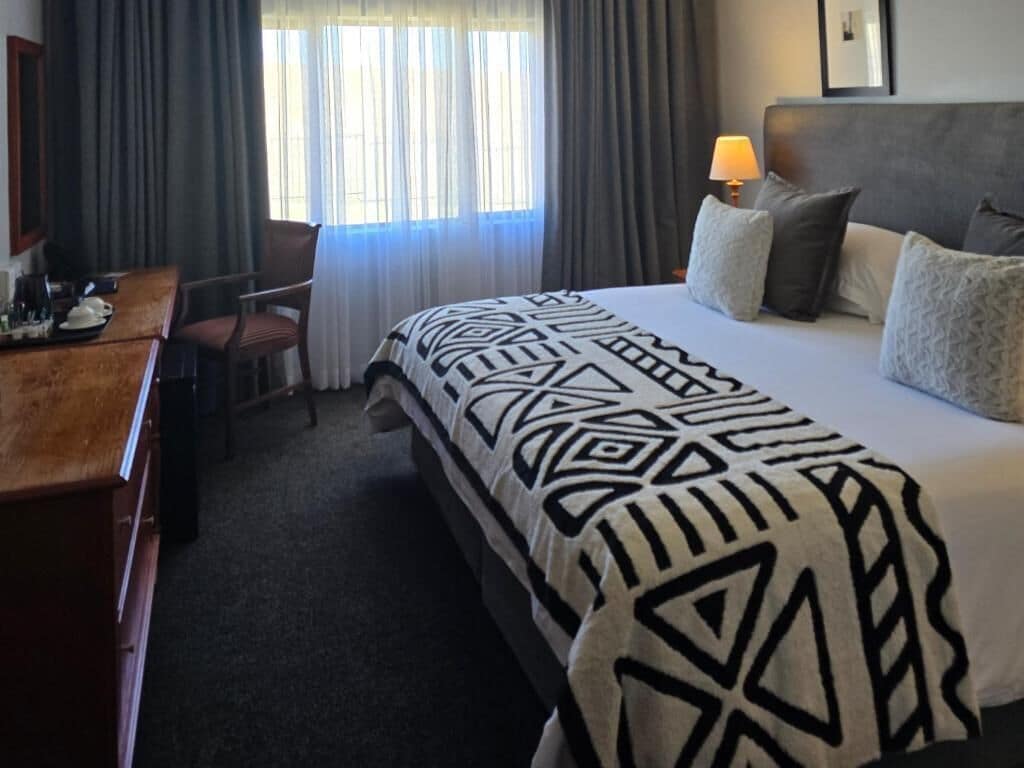 Room, 1 Queen Bed | In-room safe, individually decorated, desk, soundproofing