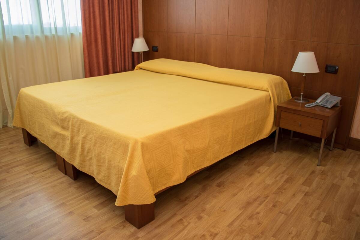 Minibar, in-room safe, desk, iron/ironing board (on request)