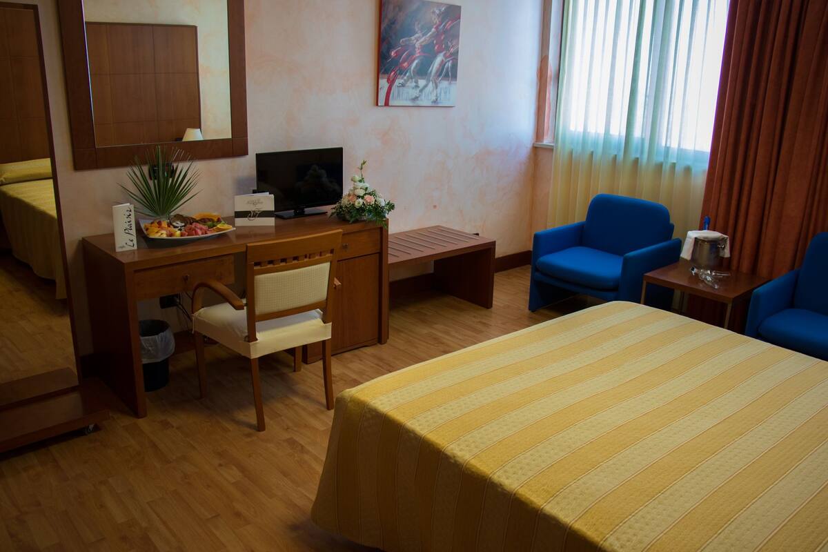 Minibar, in-room safe, desk, iron/ironing board (on request)