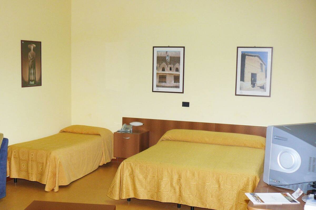 Minibar, in-room safe, desk, iron/ironing board (on request)