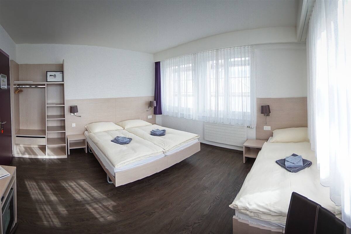 Family Room | Minibar, WiFi (free)
