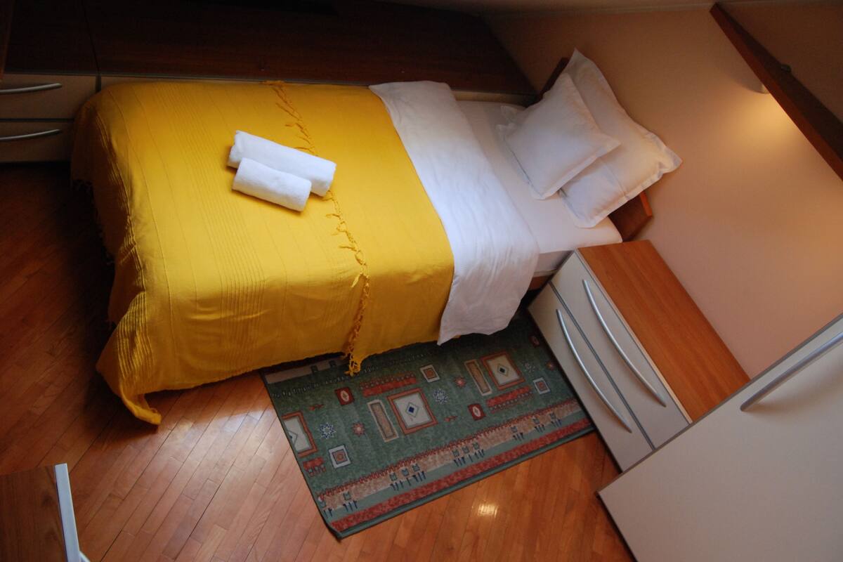Quarto solteiro | Camas com colchões pillow-top, frigobar, cofres nos quartos