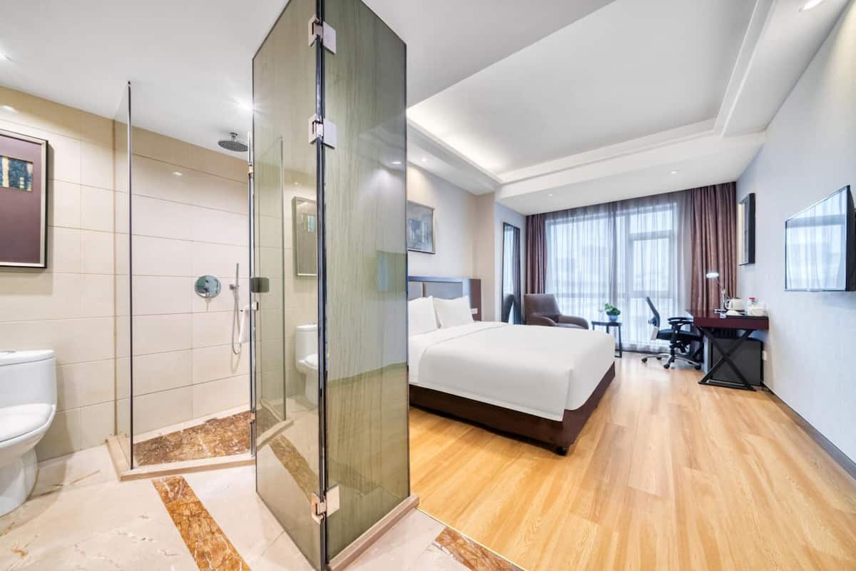 minibar, in-room safe, desk, blackout curtains