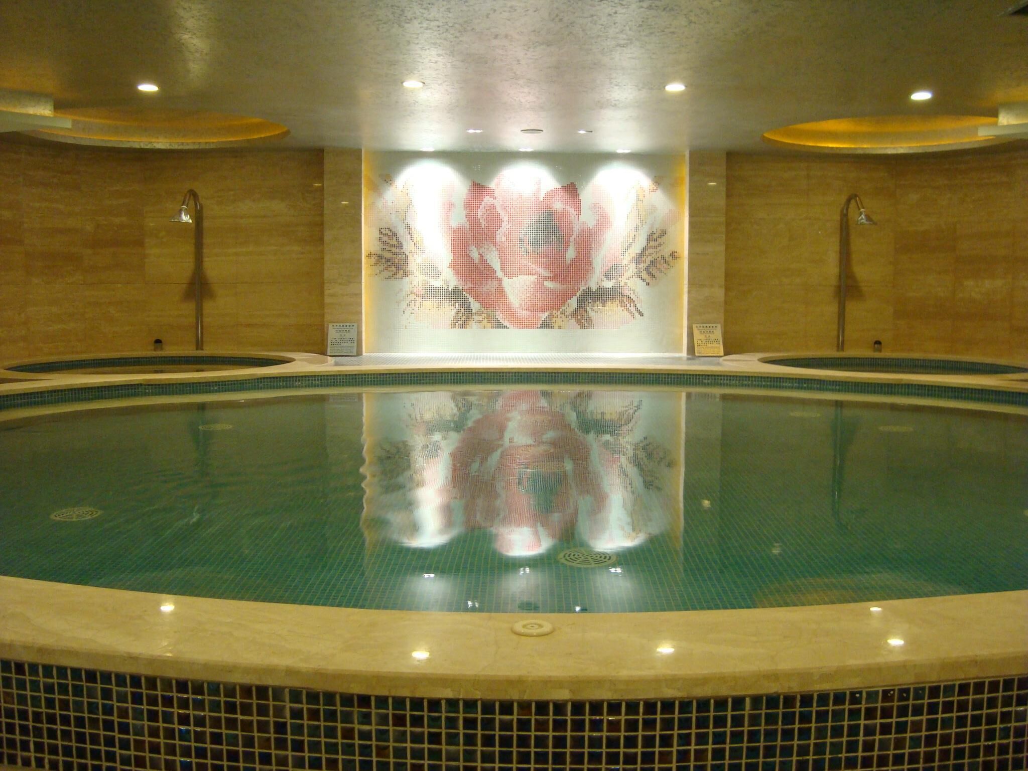 indoor pool, outdoor pool