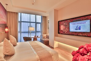 Silk Road Business King-bed Room | Minibar, in-room safe, desk, blackout drapes