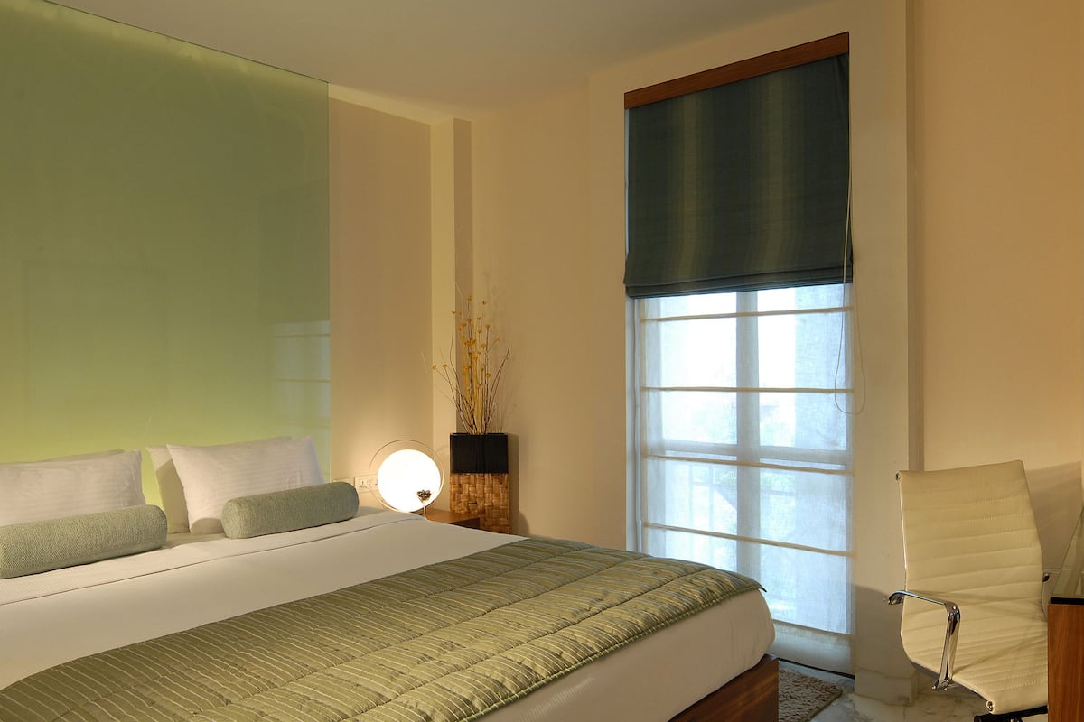 1 bedroom, egyptian cotton sheets, premium bedding, select comfort beds