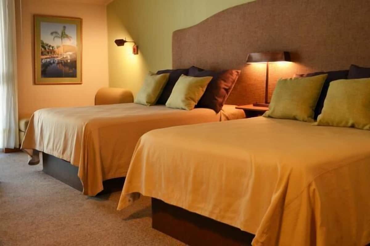 Premium bedding, in-room safe, desk, iron/ironing board