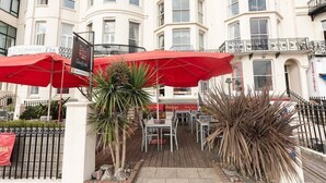 Outdoor dining - Granville (Brighton)