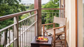 Deluxe-Doppelzimmer, Balkon | Allergikerbettwaren, Pillowtop-Betten, Minibar, Zimmersafe