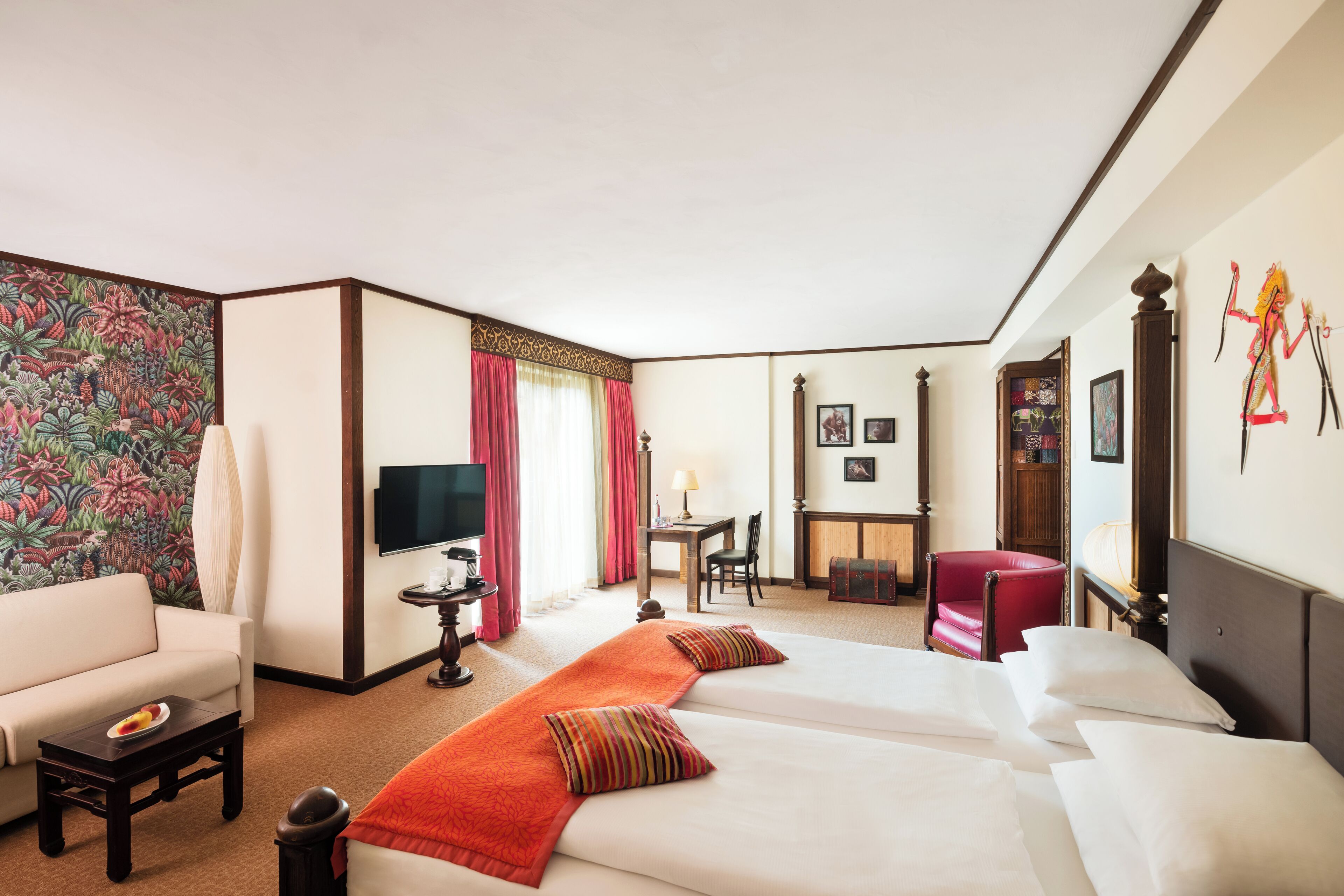 family room | hypo-allergenic bedding, pillow-top beds, minibar, in-room safe