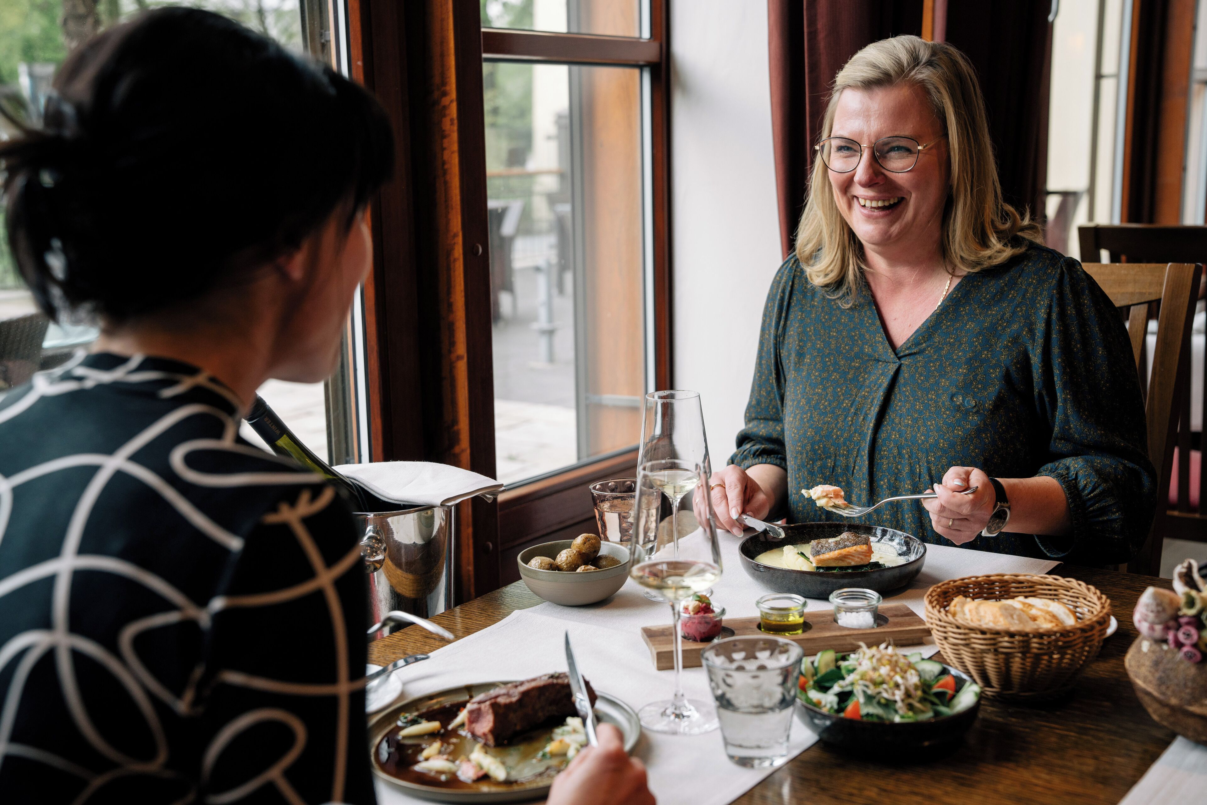 Breakfast, lunch, dinner served; garden views