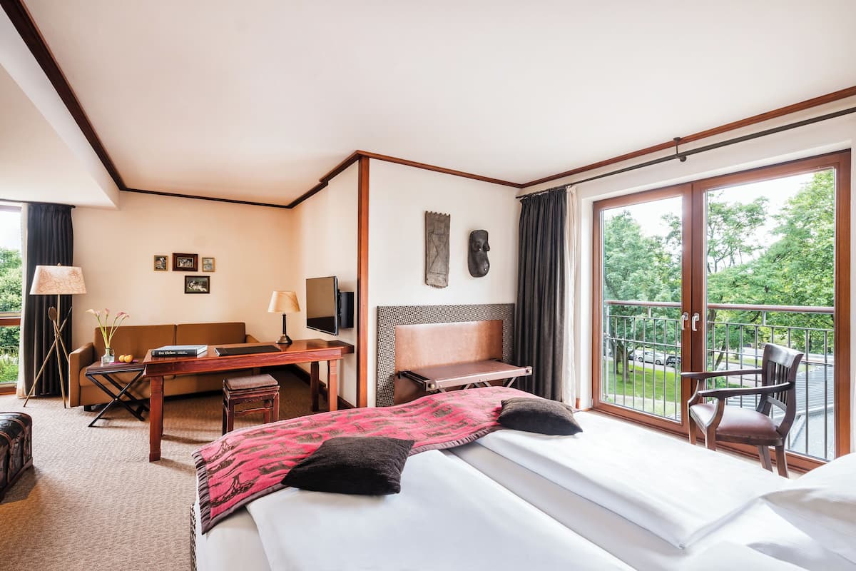 Family Room | Hypo-allergenic bedding, pillowtop beds, minibar, in-room safe