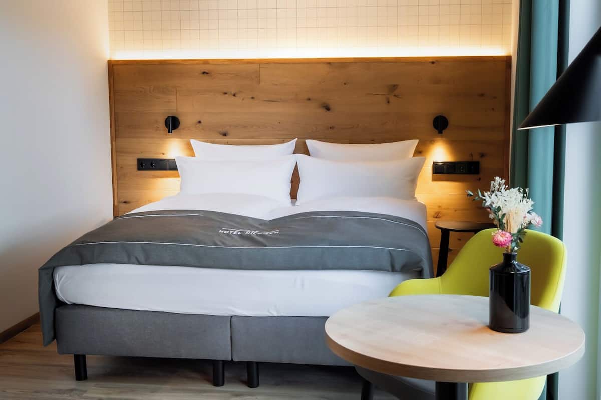 Superior Single Room | Bar mini, peti besi dalam bilik, meja, seterika/papan seterika