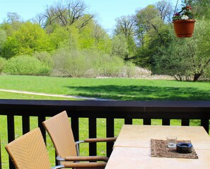 Frühstück, Abendessen, deutsche Küche, Blick auf den Garten 