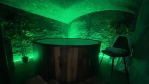 Unclassified image, 3 of 34, button - Brighton Black Hotel & Hot Tubs (Brighton)