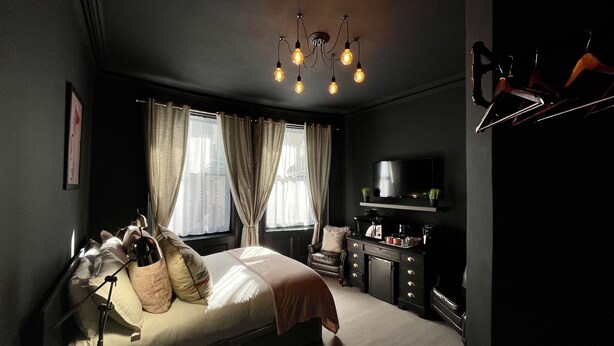 Unclassified image, 1 of 34, button - Brighton Black Hotel & Hot Tubs (Brighton)