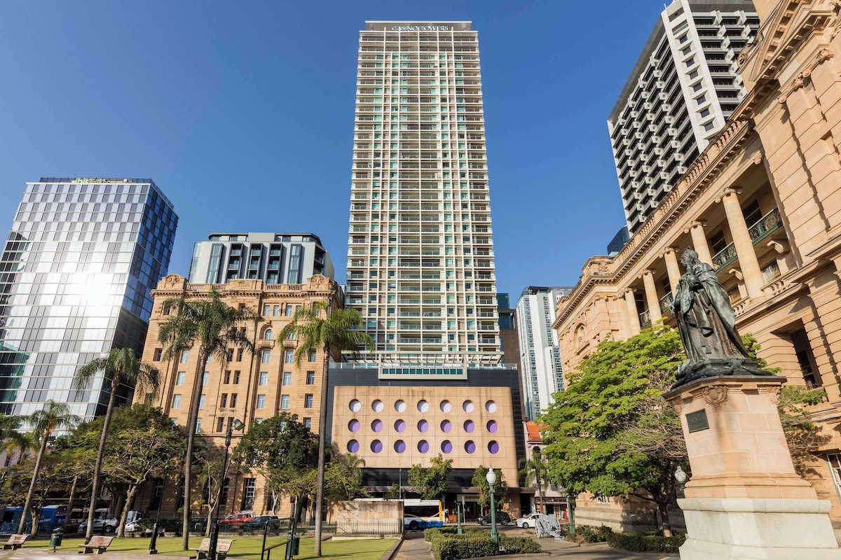 Oaks Brisbane Casino Tower Suites
