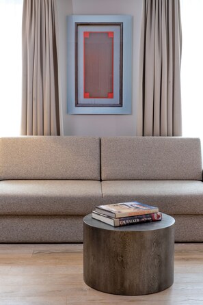 Habitación Confort doble, accesible para personas con discapacidad | Minibar, caja fuerte, escritorio y sistema de insonorización