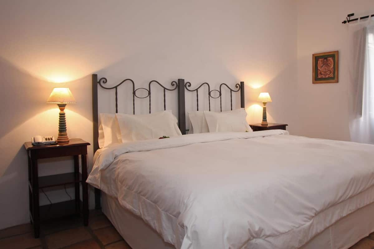 In-room safe, desk, iron/ironing board, bed sheets
